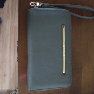 Steve Madden wristlet